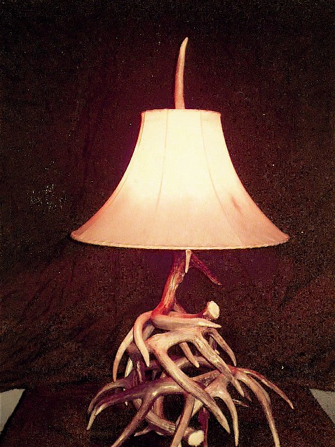 Professionally made antler lamps and furniture .  Choose from Whitetail, Elk, Mule deer, or Moose horns.